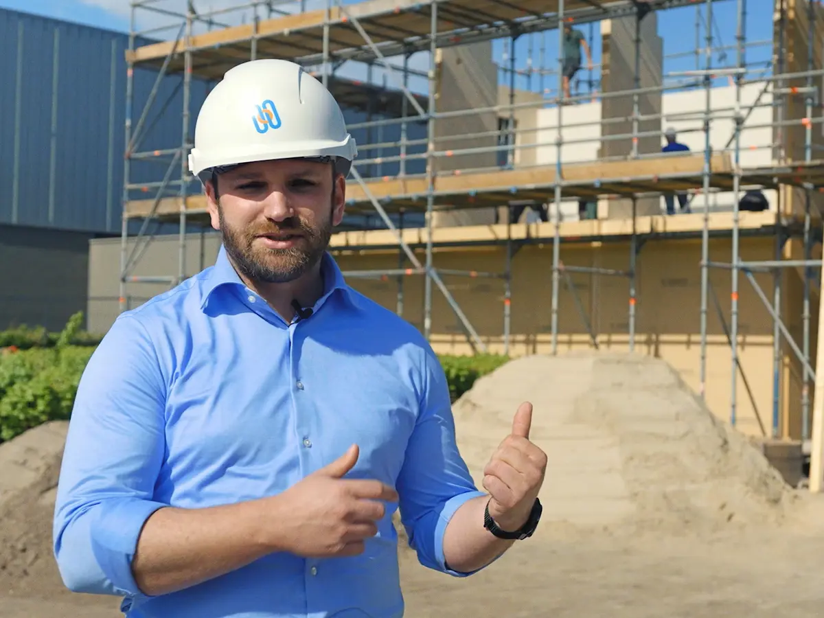 Still_01 EcoFab - 01 Plaatsing houten casco TerugWINwoning.jpg (2)