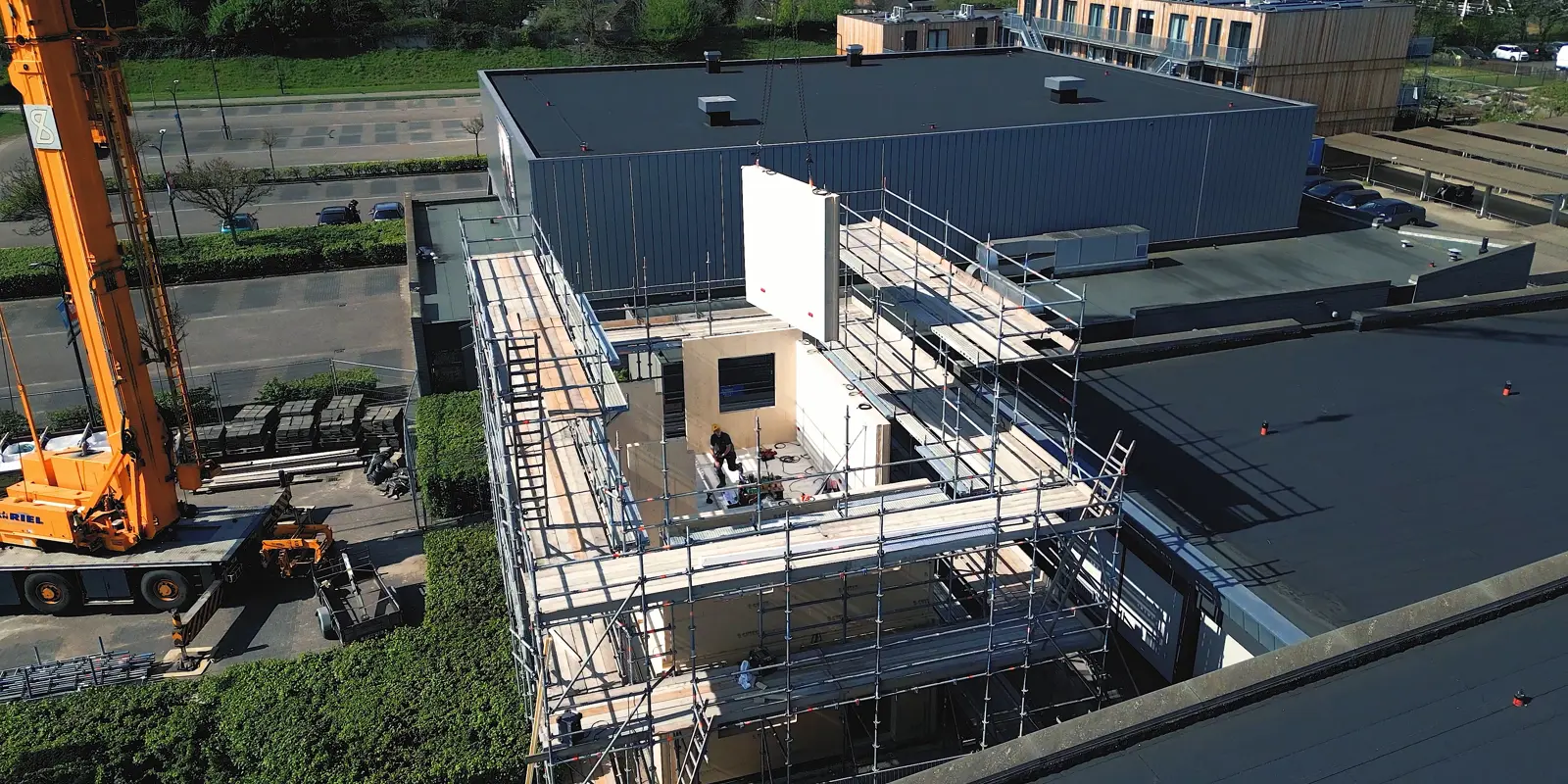 Still_03 EcoFab - 01 Plaatsing houten casco TerugWINwoning.jpg